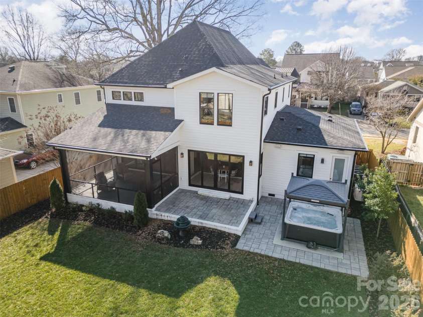 439 Melbourne Court, Charlotte, NC 28209.  MLS# CAR4386806, YatesRealty ID 34578. 