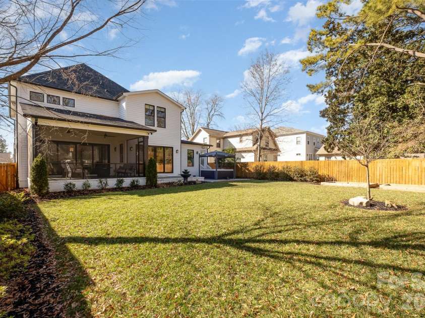 439 Melbourne Court, Charlotte, NC 28209.  MLS# CAR4386806, YatesRealty ID 34578. 
