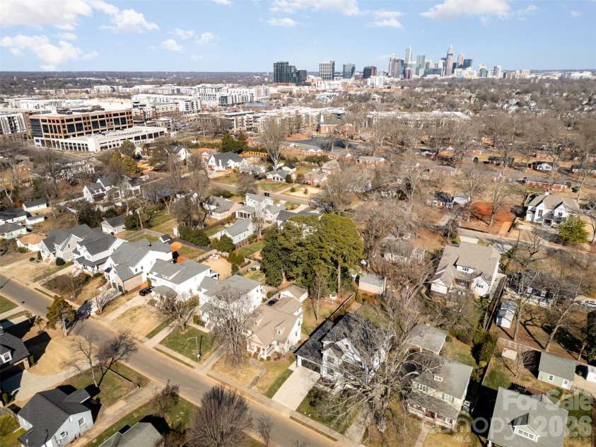 439 Melbourne Court, Charlotte, NC 28209.  MLS# CAR4386806, YatesRealty ID 34578. 