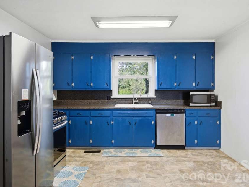 2405 2nd Street, Statesville, NC 28677.  MLS# CAR4394144, YatesRealty ID 34579. Kitchen