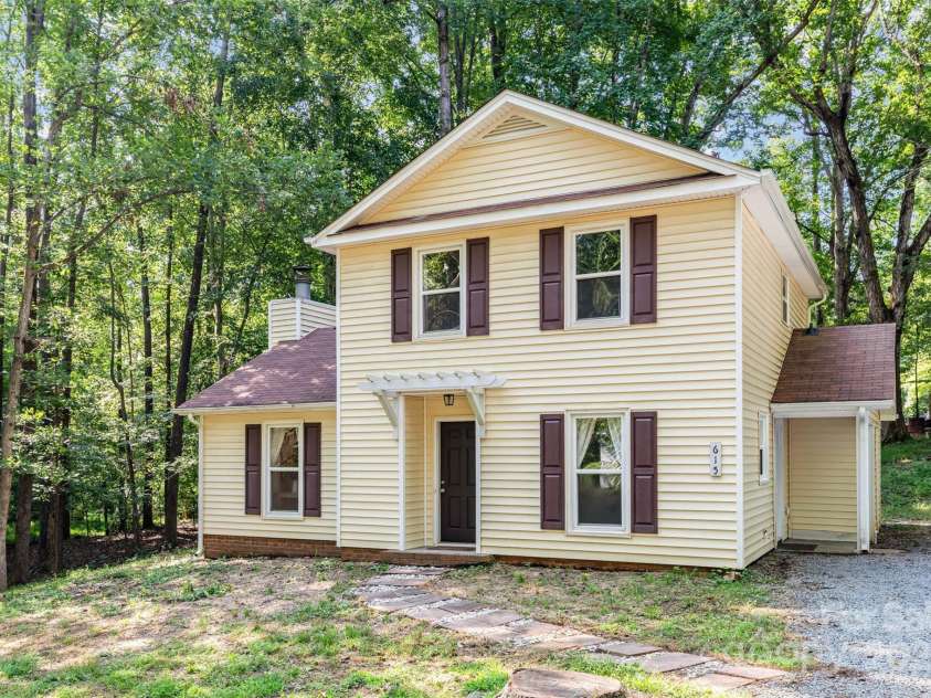 615 Teresa Circle, Waxhaw, NC 28173.  MLS# CAR4291503, YatesRealty ID 34580. 