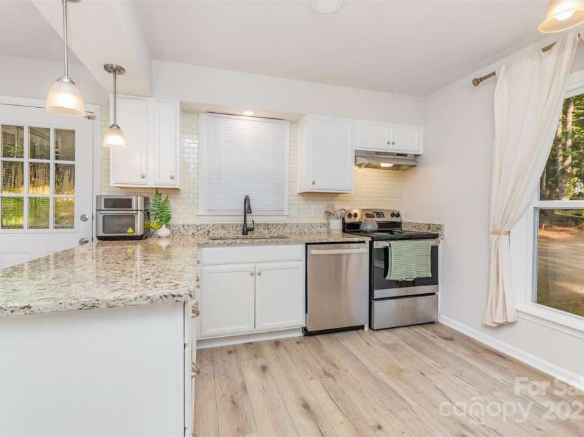 615 Teresa Circle, Waxhaw, NC 28173.  MLS# CAR4291503, YatesRealty ID 34580. 