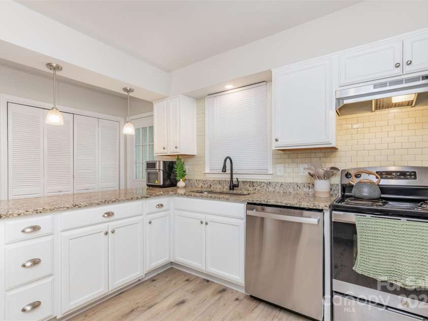 615 Teresa Circle, Waxhaw, NC 28173.  MLS# CAR4291503, YatesRealty ID 34580. 