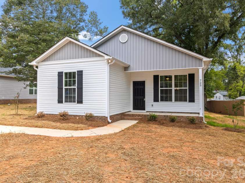 725 Rockdale Street, Rock Hill, SC 29730.  MLS# CAR4424948, YatesRealty ID 34580. 
