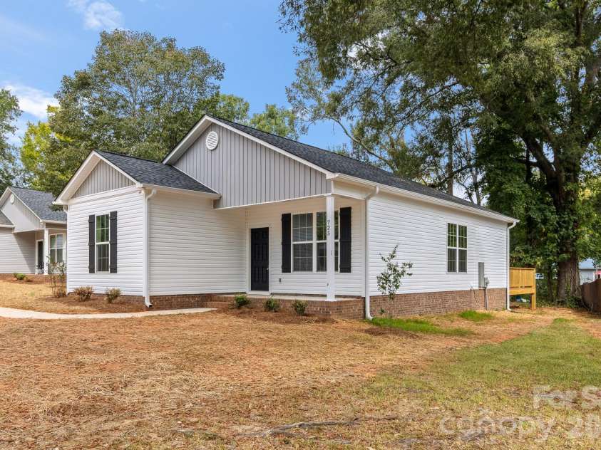 725 Rockdale Street, Rock Hill, SC 29730.  MLS# CAR4424948, YatesRealty ID 34580. 