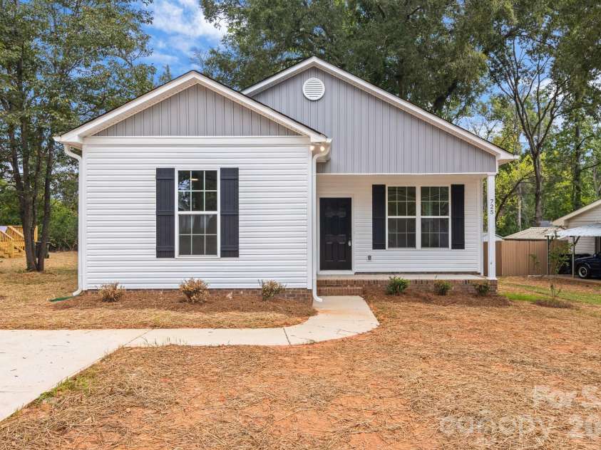 725 Rockdale Street, Rock Hill, SC 29730.  MLS# CAR4424948, YatesRealty ID 34580. 