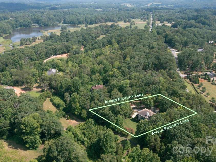 25 Towhee Trail, Tryon, NC 28782.  MLS# CAR4283605, YatesRealty ID 34581. 