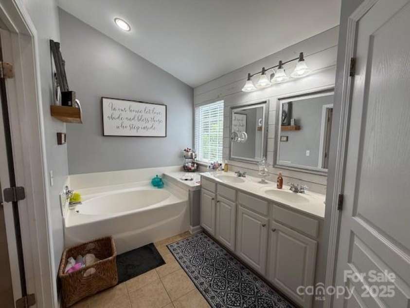 9834 Dominion Crest Drive, Charlotte, NC 28269.  MLS# CAR4291897, YatesRealty ID 34582. 