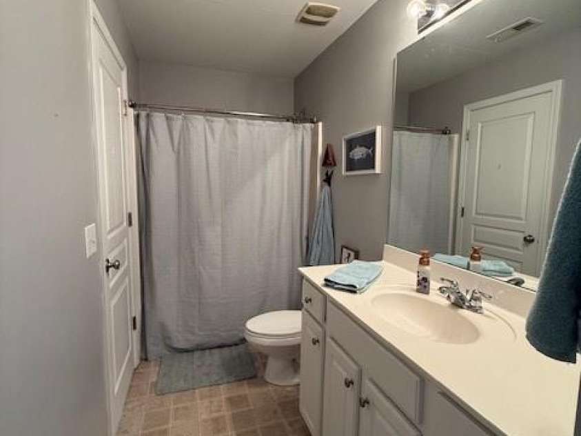 9834 Dominion Crest Drive, Charlotte, NC 28269.  MLS# CAR4291897, YatesRealty ID 34582. 