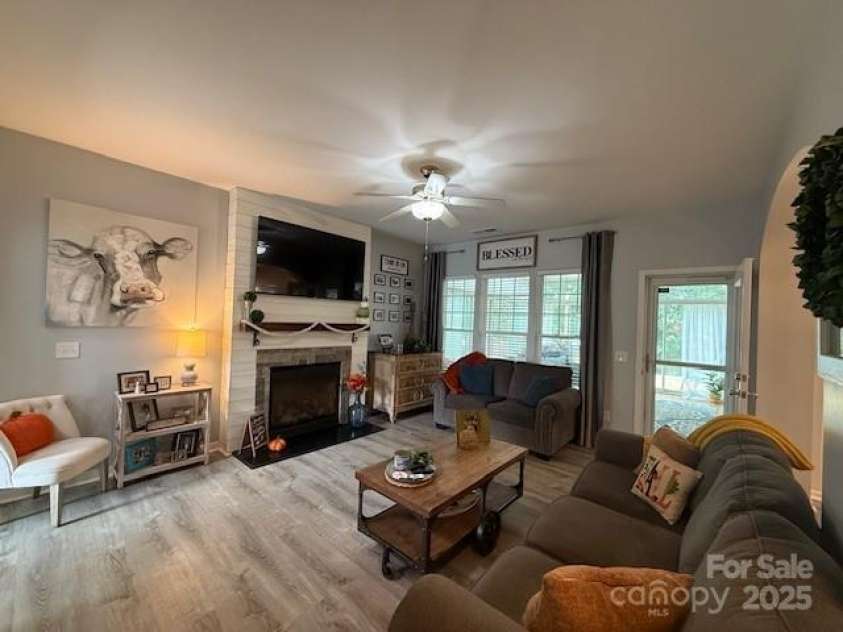 9834 Dominion Crest Drive, Charlotte, NC 28269.  MLS# CAR4291897, YatesRealty ID 34582. 