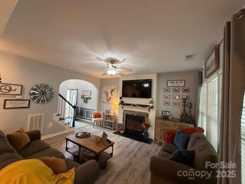 9834 Dominion Crest Drive, Charlotte, NC 28269.  MLS# CAR4291897, YatesRealty ID 34582. 