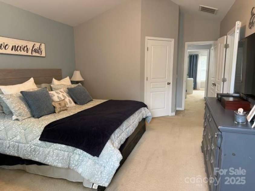 9834 Dominion Crest Drive, Charlotte, NC 28269.  MLS# CAR4291897, YatesRealty ID 34582. 