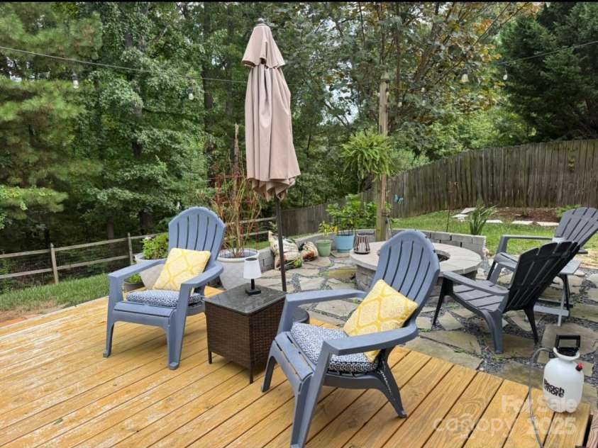 9834 Dominion Crest Drive, Charlotte, NC 28269.  MLS# CAR4291897, YatesRealty ID 34582. 