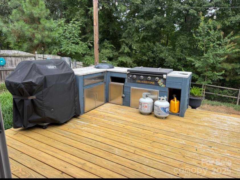 9834 Dominion Crest Drive, Charlotte, NC 28269.  MLS# CAR4291897, YatesRealty ID 34582. 