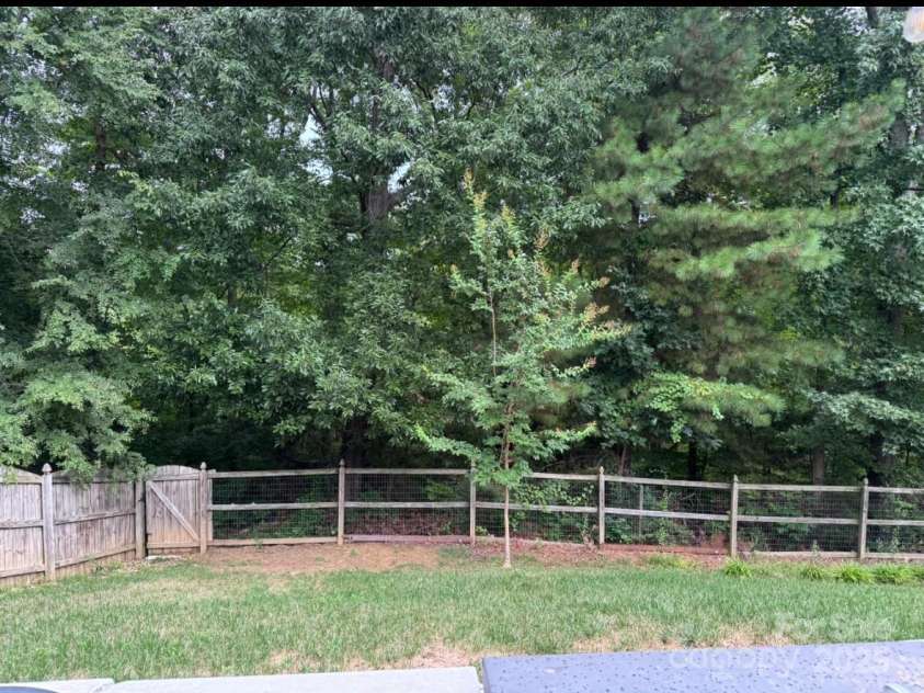 9834 Dominion Crest Drive, Charlotte, NC 28269.  MLS# CAR4291897, YatesRealty ID 34582. 