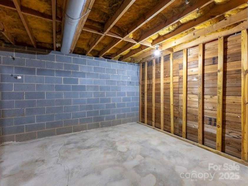 2489 Corolla Hills Drive, Lenoir, NC 28645.  MLS# CAR4291296, YatesRealty ID 34583. 