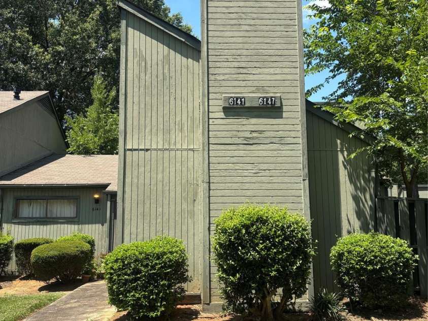 6141 Bent Tree Court, Charlotte, NC 28212.  MLS# CAR4398550, YatesRealty ID 34583. 