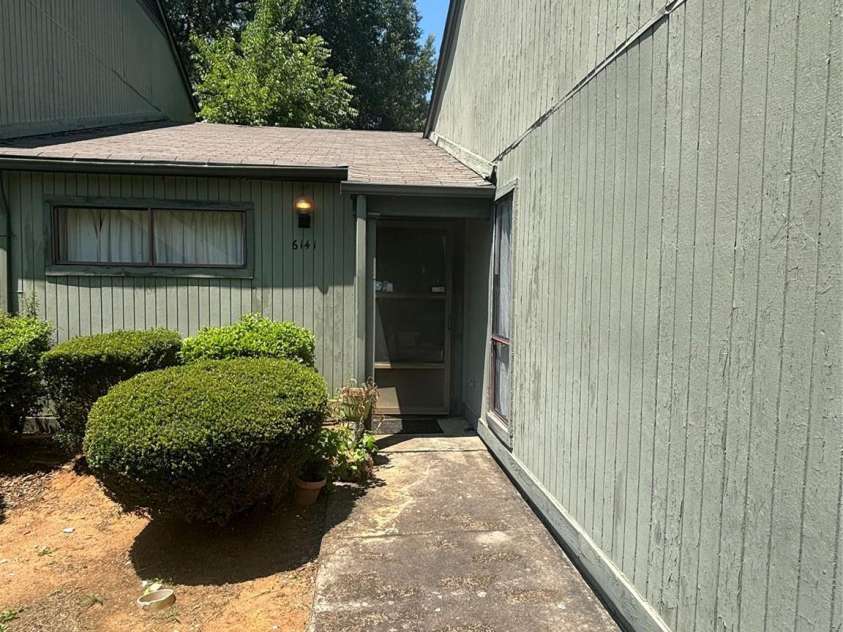 6141 Bent Tree Court, Charlotte, NC 28212.  MLS# CAR4398550, YatesRealty ID 34583. 