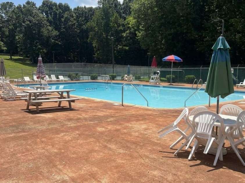 6141 Bent Tree Court, Charlotte, NC 28212.  MLS# CAR4398550, YatesRealty ID 34583. 