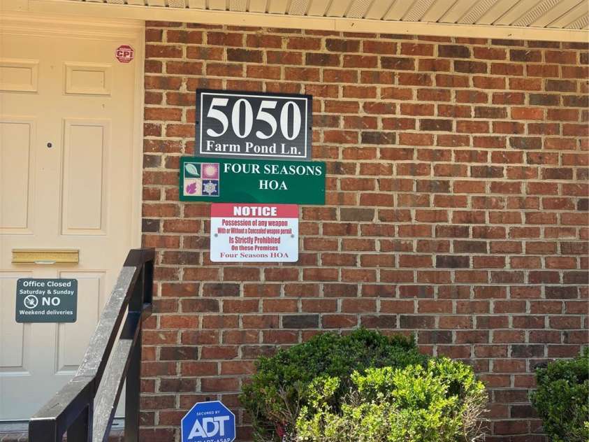 6141 Bent Tree Court, Charlotte, NC 28212.  MLS# CAR4398550, YatesRealty ID 34583. 