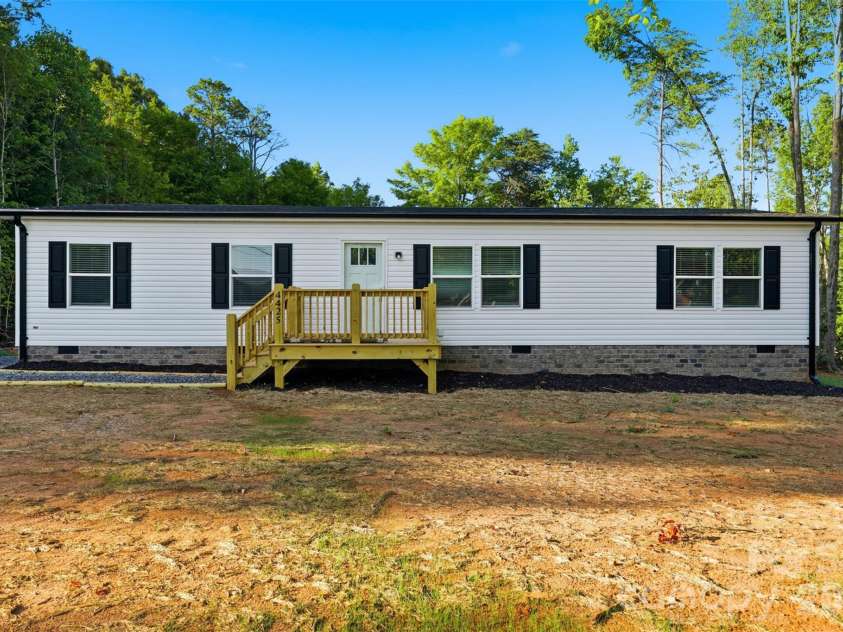 4425 Old US 421 Highway, Yadkinville, NC 27055.  MLS# CAR4399424, YatesRealty ID 34584. 