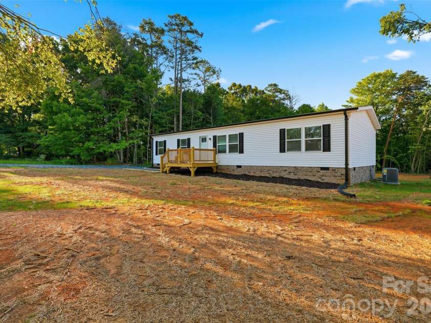4425 Old US 421 Highway, Yadkinville, NC 27055.  MLS# CAR4399424, YatesRealty ID 34584. 