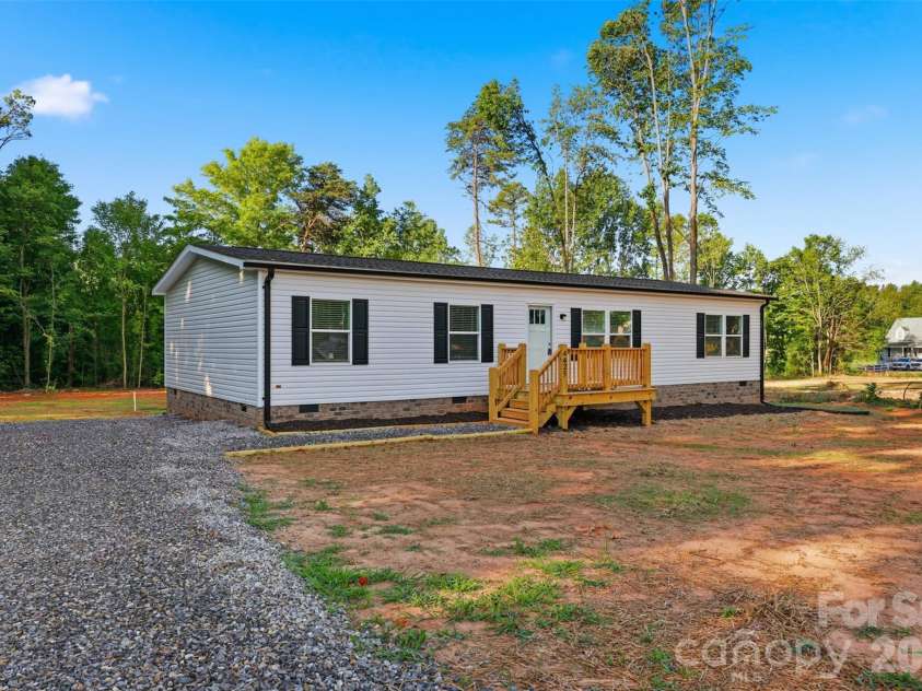 4425 Old US 421 Highway, Yadkinville, NC 27055.  MLS# CAR4399424, YatesRealty ID 34584. 