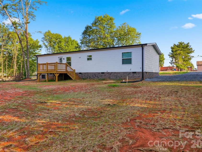 4425 Old US 421 Highway, Yadkinville, NC 27055.  MLS# CAR4399424, YatesRealty ID 34584. 