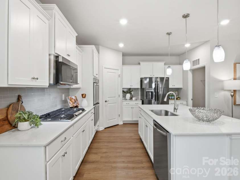 4047 Havenport Circle, Tega Cay, SC 29708.  MLS# CAR4394582, YatesRealty ID 34585. Chef's dream kitchen with walk-in pantry