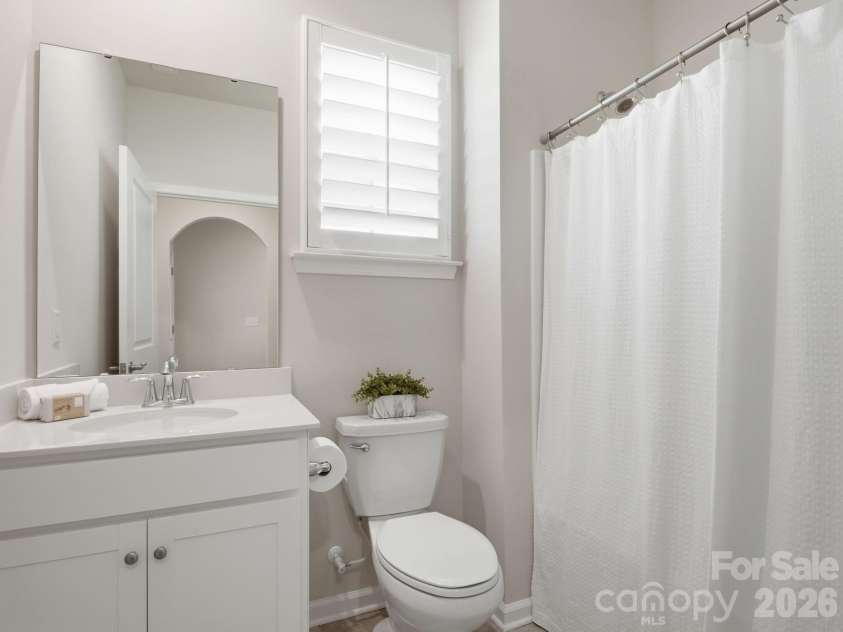 4047 Havenport Circle, Tega Cay, SC 29708.  MLS# CAR4394582, YatesRealty ID 34585. Full bath #2