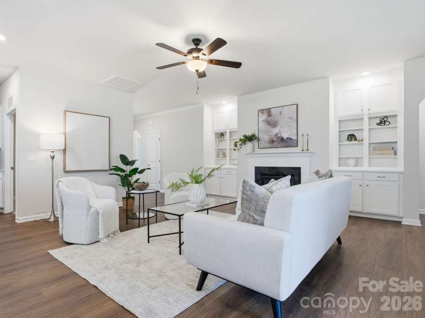 4047 Havenport Circle, Tega Cay, SC 29708.  MLS# CAR4394582, YatesRealty ID 34585. Great room with ceiling fan