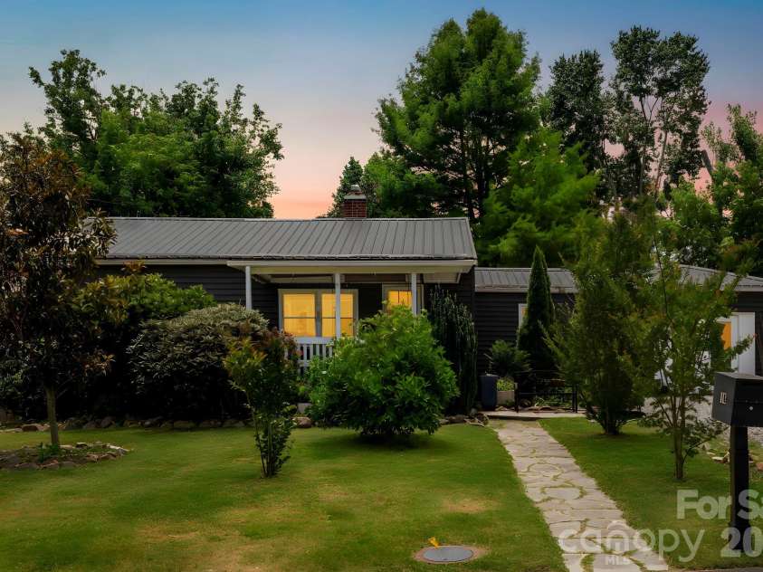 10 Eola Avenue, Asheville, NC 28806.  MLS# CAR4396087, YatesRealty ID 34586. 