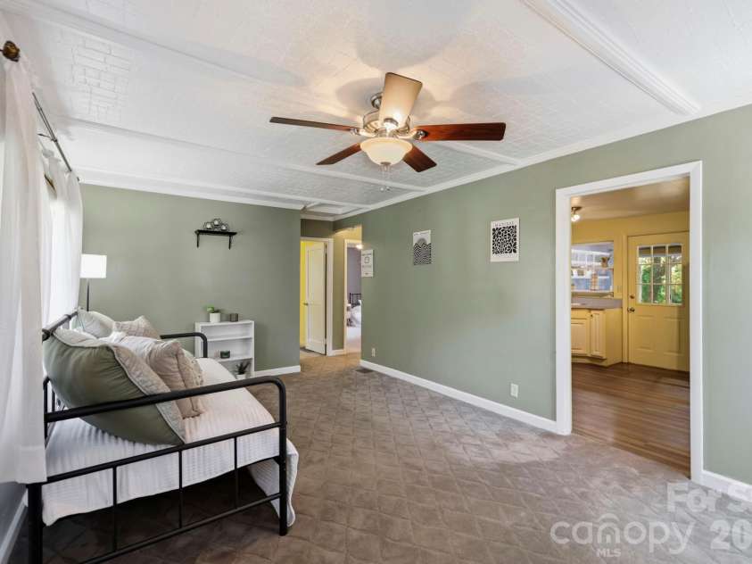10 Eola Avenue, Asheville, NC 28806.  MLS# CAR4396087, YatesRealty ID 34586. 