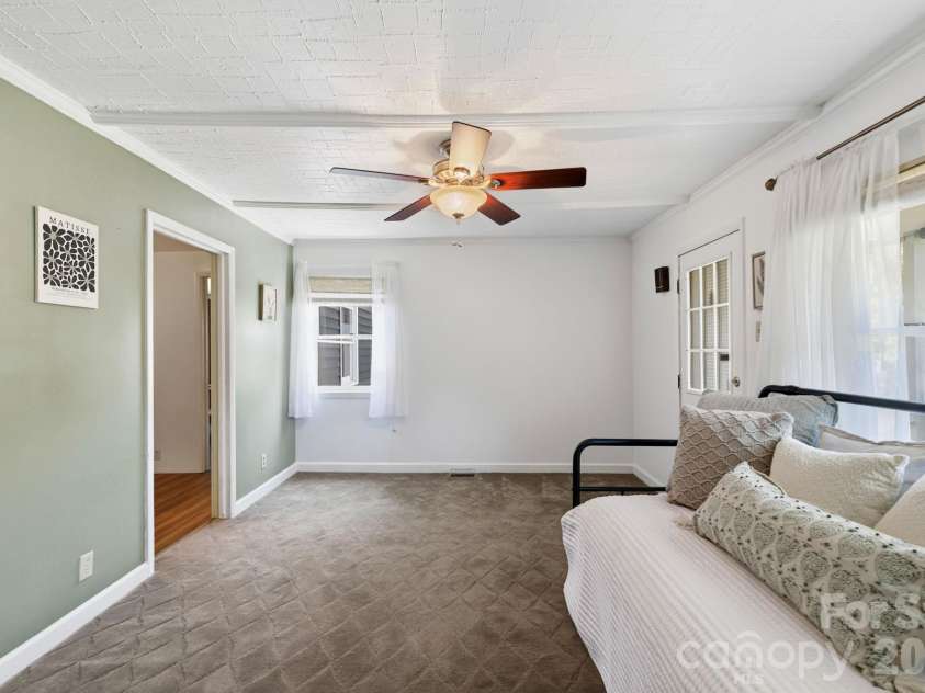 10 Eola Avenue, Asheville, NC 28806.  MLS# CAR4396087, YatesRealty ID 34586. 