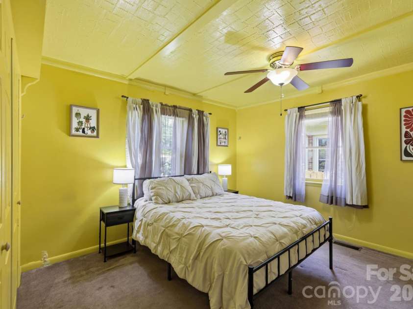 10 Eola Avenue, Asheville, NC 28806.  MLS# CAR4396087, YatesRealty ID 34586. 