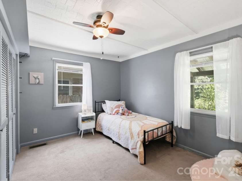 10 Eola Avenue, Asheville, NC 28806.  MLS# CAR4396087, YatesRealty ID 34586. 