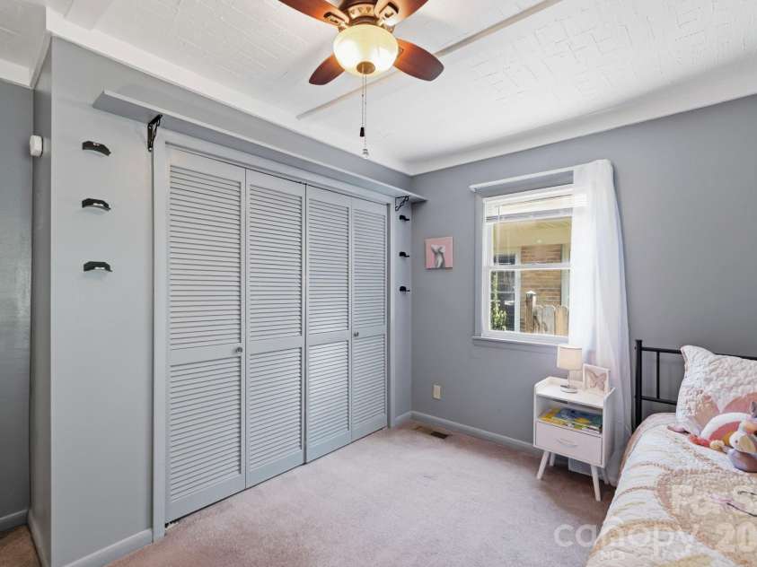 10 Eola Avenue, Asheville, NC 28806.  MLS# CAR4396087, YatesRealty ID 34586. 