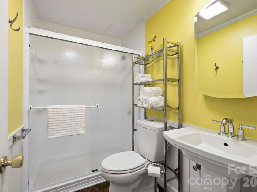10 Eola Avenue, Asheville, NC 28806.  MLS# CAR4396087, YatesRealty ID 34586. 