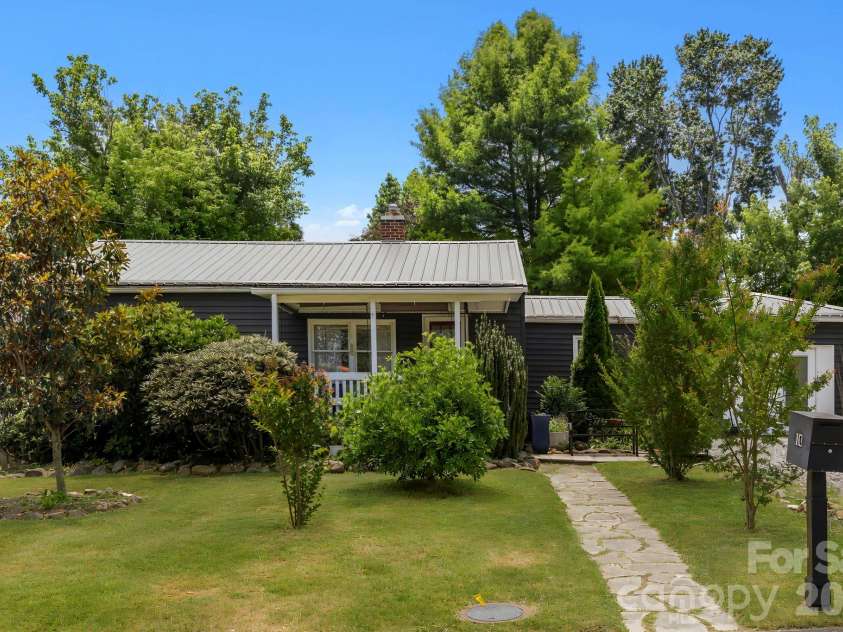 10 Eola Avenue, Asheville, NC 28806.  MLS# CAR4396087, YatesRealty ID 34586. 