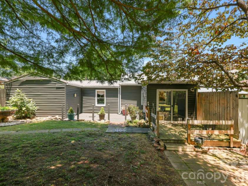 10 Eola Avenue, Asheville, NC 28806.  MLS# CAR4396087, YatesRealty ID 34586. 