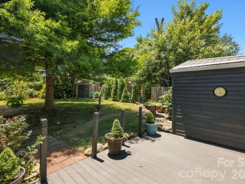 10 Eola Avenue, Asheville, NC 28806.  MLS# CAR4396087, YatesRealty ID 34586. 