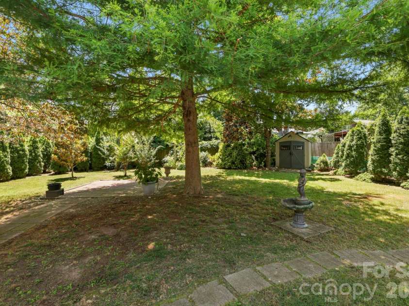 10 Eola Avenue, Asheville, NC 28806.  MLS# CAR4396087, YatesRealty ID 34586. 