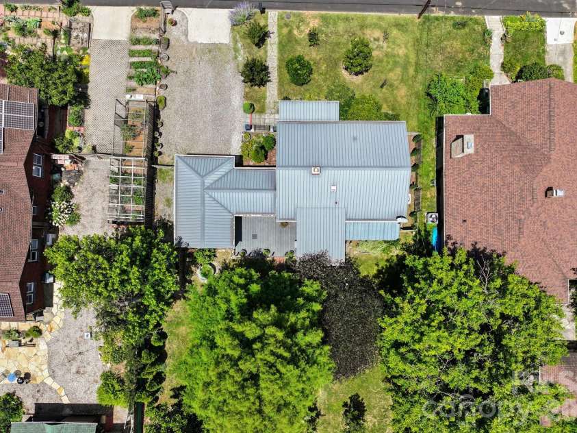 10 Eola Avenue, Asheville, NC 28806.  MLS# CAR4396087, YatesRealty ID 34586. 