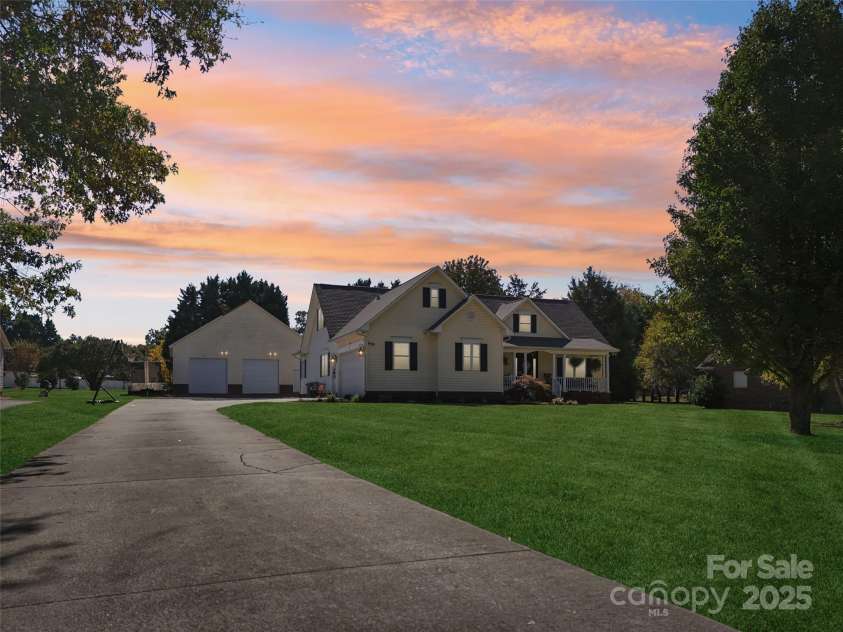 495 Gold Knob Road, Salisbury, NC 28146.  MLS# CAR4312214, YatesRealty ID 34586. Gorgeous curb appeal!