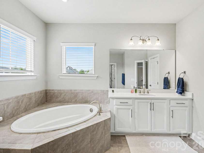 11617 Miller Road, Pineville, NC 28134.  MLS# CAR4386927, YatesRealty ID 34587. PRIMARY BATHROOM