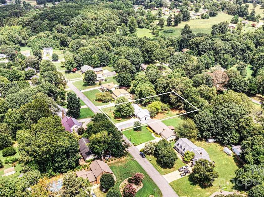 1328 32nd Street Court, Conover, NC 28613.  MLS# CAR4288822, YatesRealty ID 34587. Approximate Lot Line Overlay - Lines are guides only