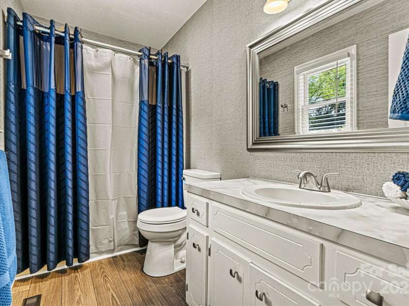 1328 32nd Street Court, Conover, NC 28613.  MLS# CAR4288822, YatesRealty ID 34587. Primary Bath/Tub View