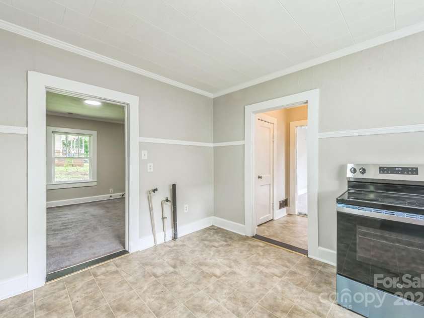 807 3rd Street, Kings Mountain, NC 28086.  MLS# CAR4269295, YatesRealty ID 34588. 
