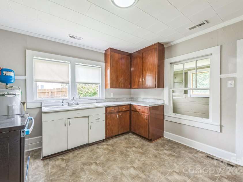 807 3rd Street, Kings Mountain, NC 28086.  MLS# CAR4269295, YatesRealty ID 34588. 
