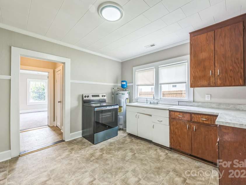 807 3rd Street, Kings Mountain, NC 28086.  MLS# CAR4269295, YatesRealty ID 34588. 
